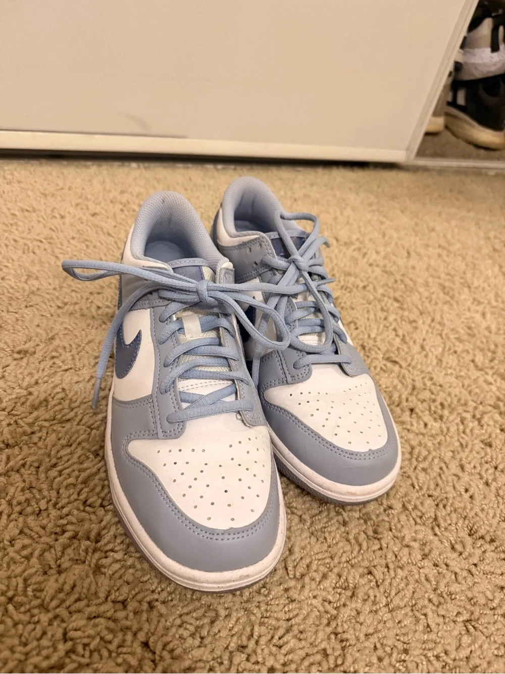 Nike Kids Low-Top Sneakers in Light Blue, White and Metallic Blue Accent